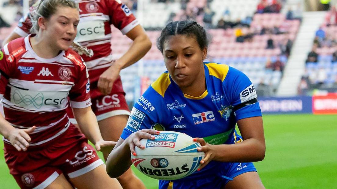 Sophie Robinson dots down for Leeds against Wigan