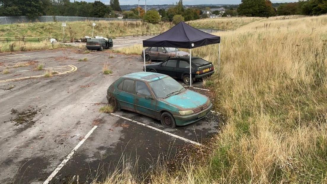 Rusty cars on the set of 28 Years Later