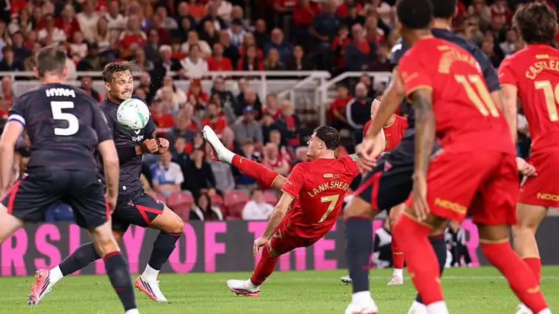 Will Lankshear yn sgorio unig gôl gêm nos Wener rhwng Wrecsam a Middlesborough