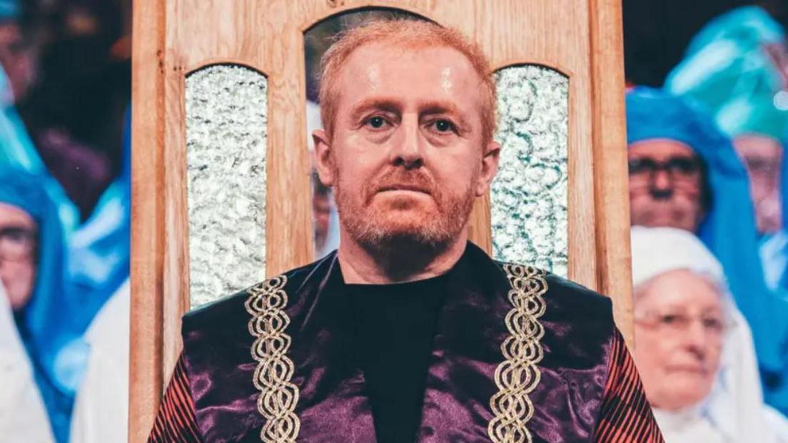 Tudur Hallam yn ennill Cadair Eisteddfod Genedlaethol Wrecsam