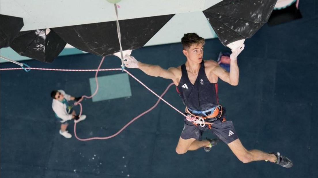 Toby Roberts climbing at Paris Olympics