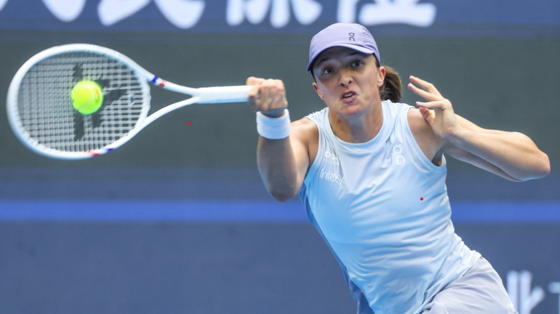 Iga Swiatek in action at the China Open