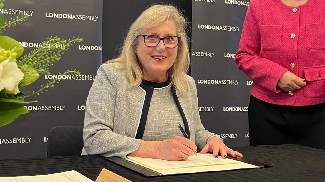 Susan Hall sworn in as assembly member