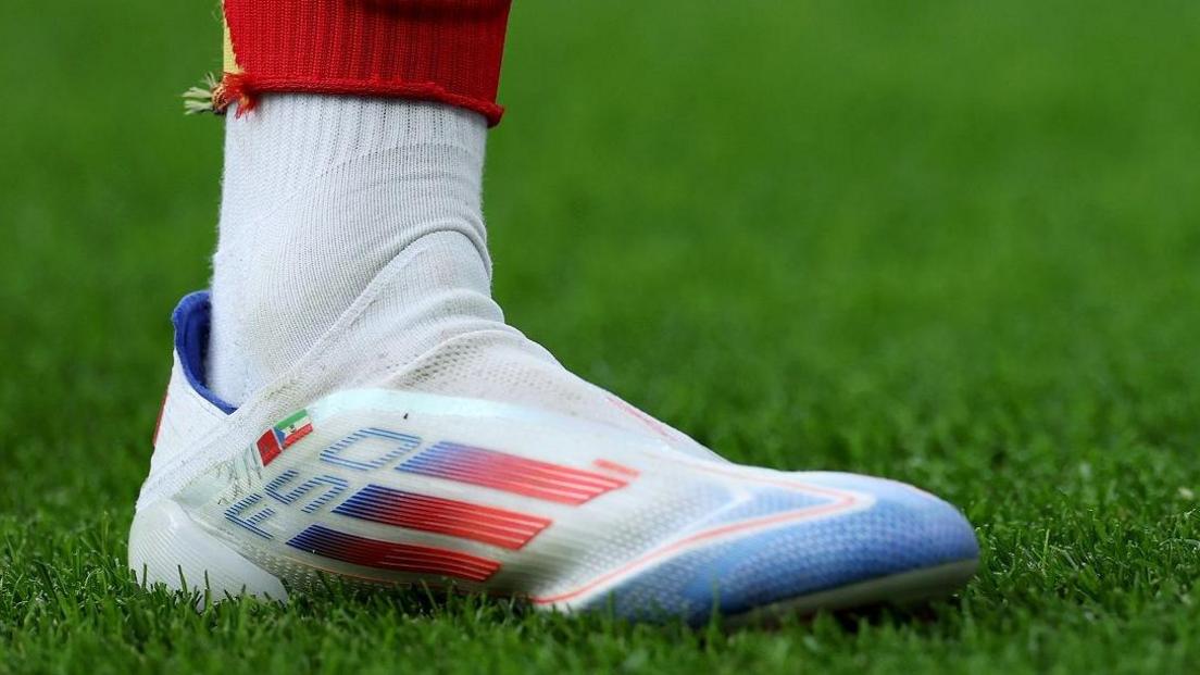 Lamine Yamal's boots, featuring the national flags of  Morocco and Equatorial Guinea.