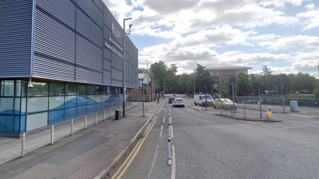 Western Boulevard with the junction with Braunstone Gate, in Leicester