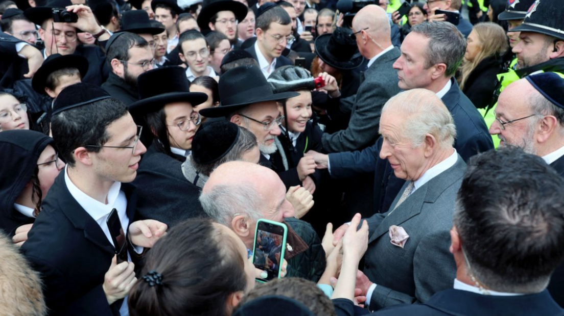 The king surrounded by well-wishers during his visit to see the Manchester Jewish community