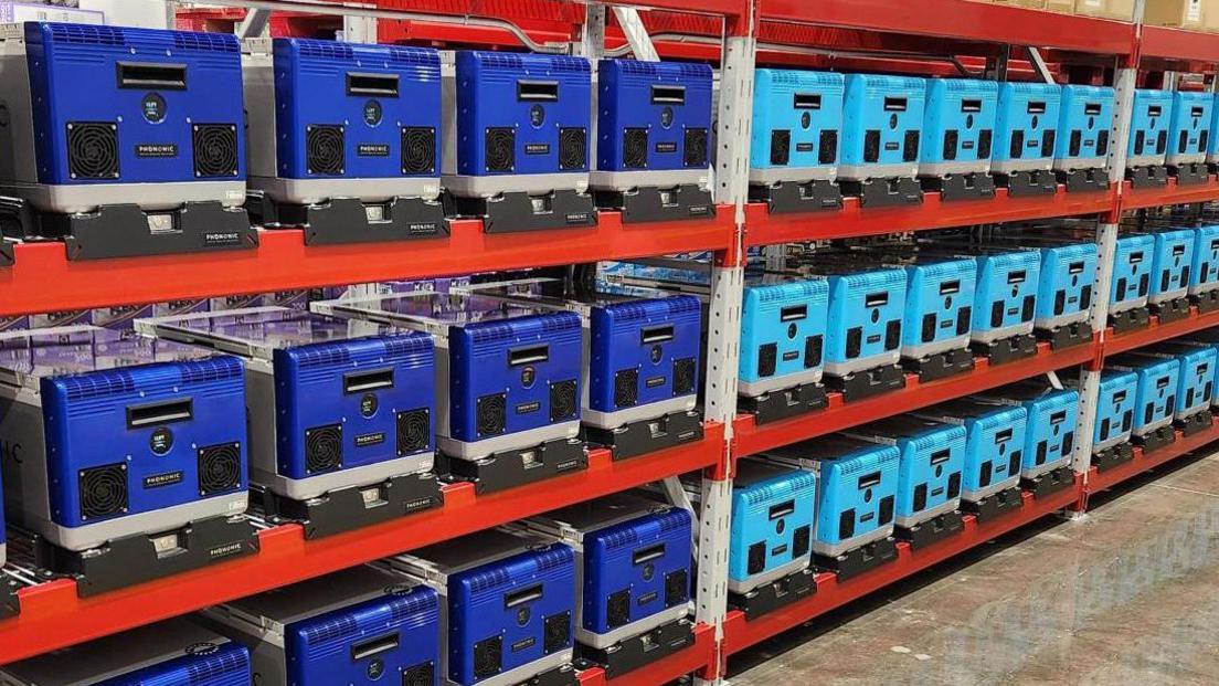 Selves of chilled storage boxes using Phonic's system