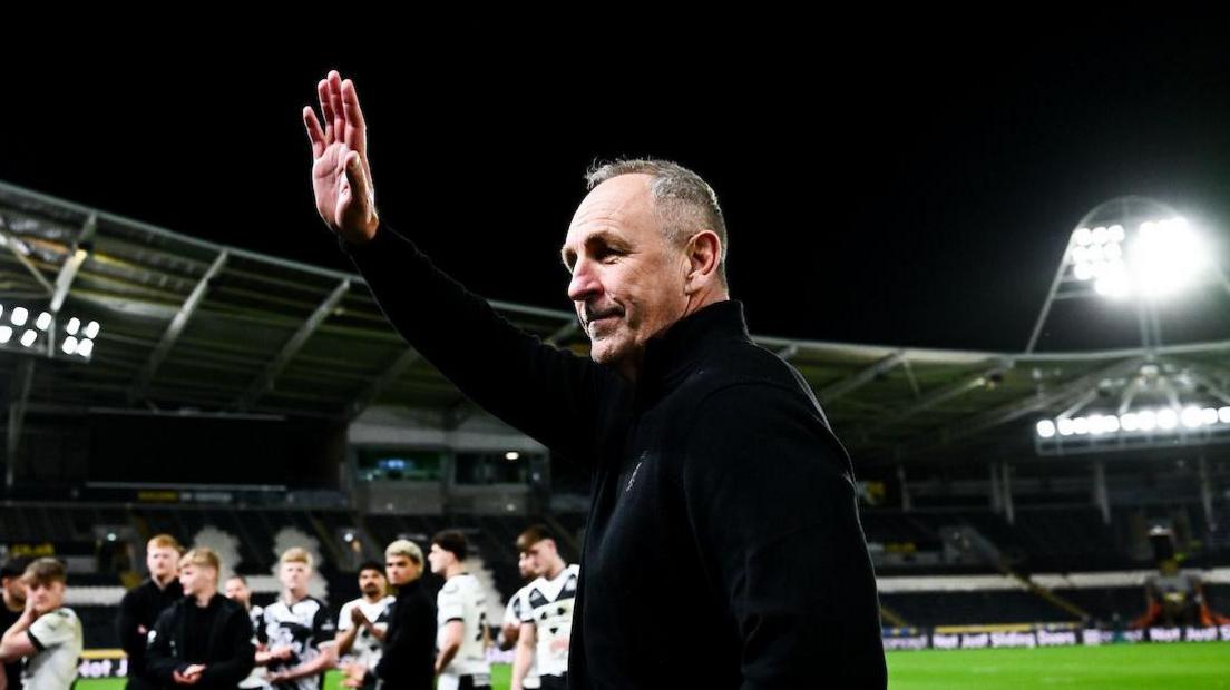 John Cartwright acknowledges the ovation from the home fans with a wave