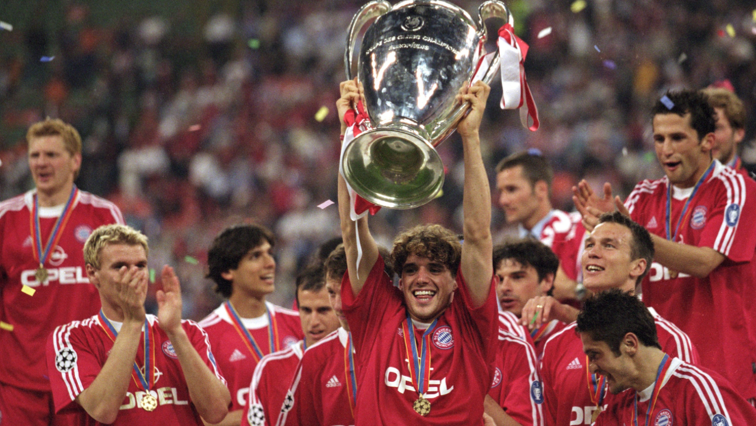 Owen Hargreaves lifts the Champions League trophy after Bayern Munich's victory over Valencia in the 2001 final