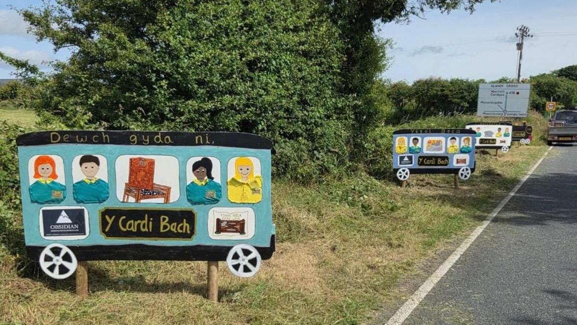 Mae plant Ysgol Beca, Efailwen wedi bod yn brysur yn creu trenau Y Cardi Bach