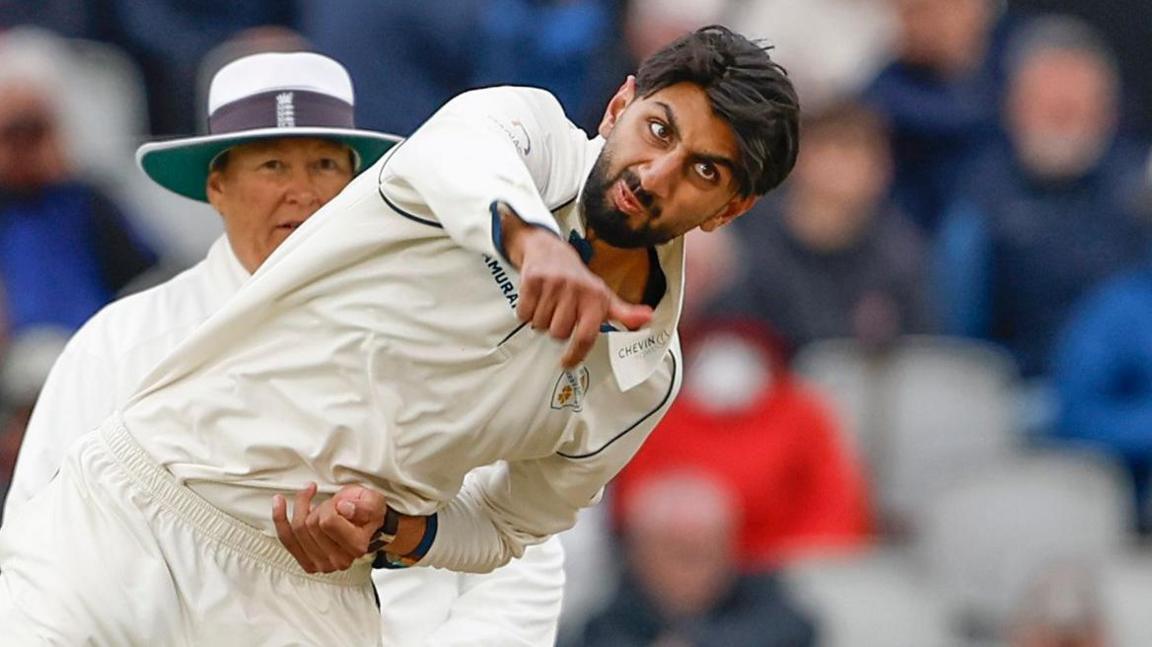 Shoaib Bashir bowling