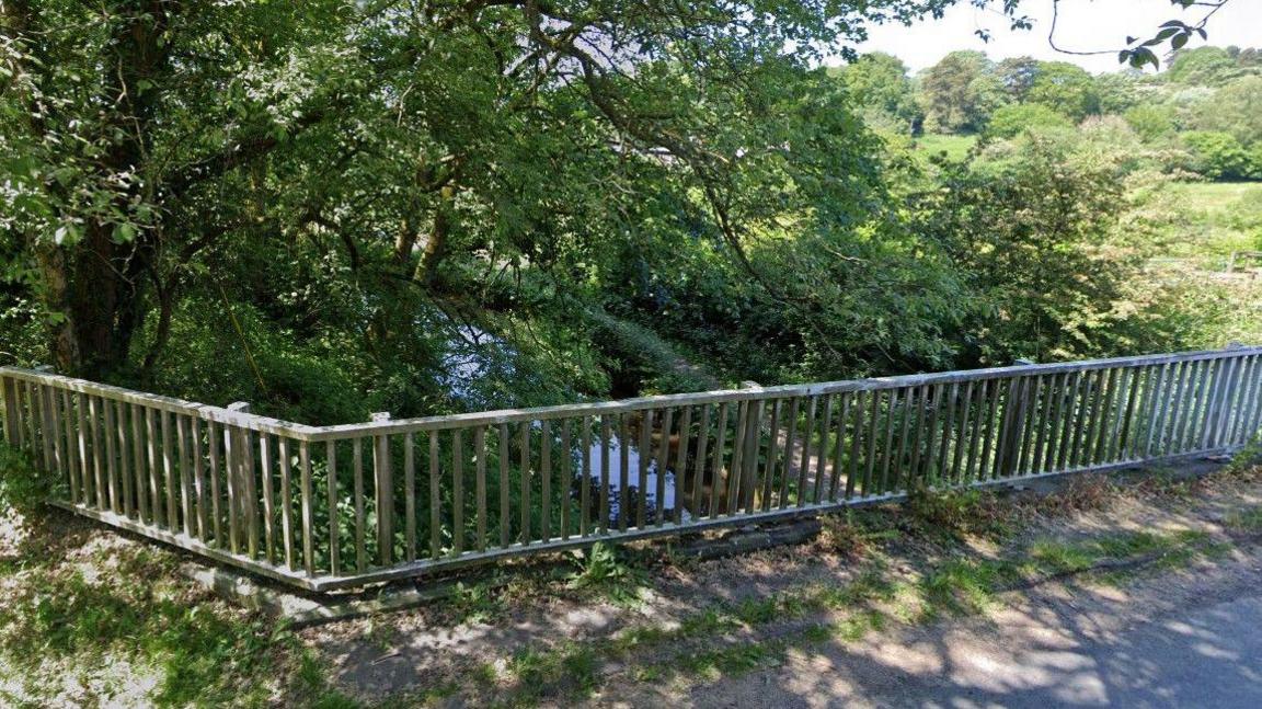 The Caldon Canal viewed from Sutherland Road, Longsdon