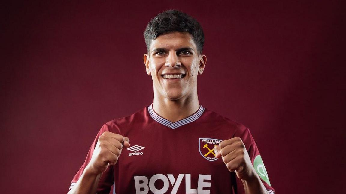 Mateus Fernandes in West Ham kit