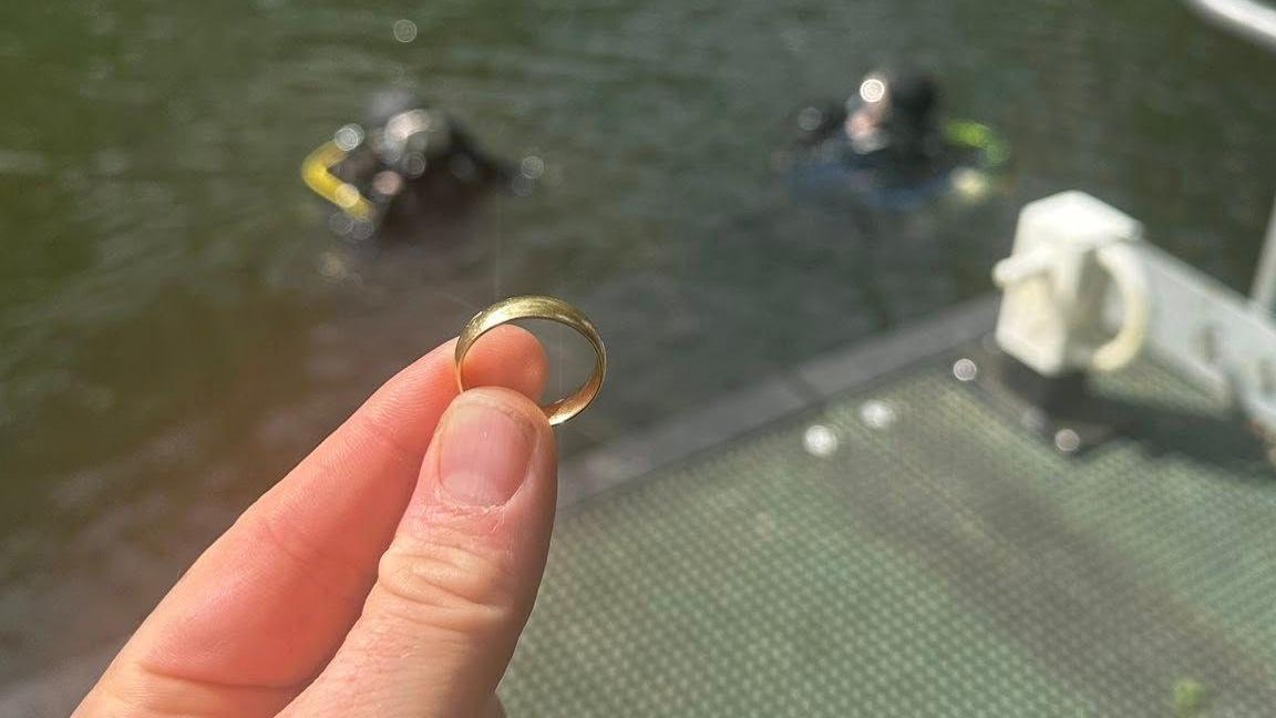 Scuba divers rescue lost wedding ring from Cardington river - BBC News