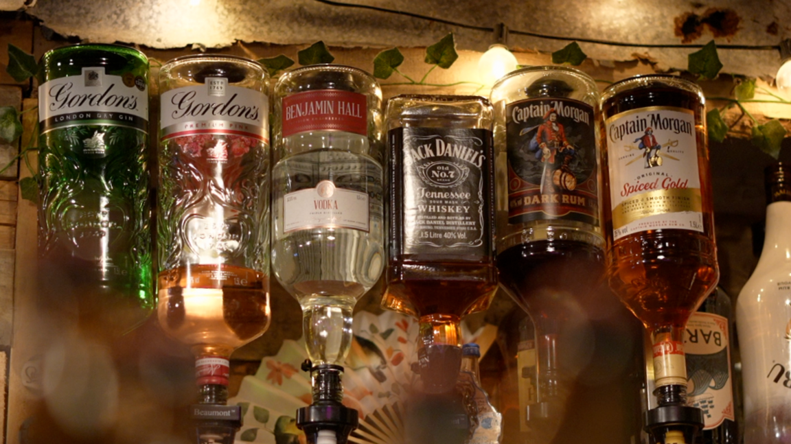 Fe wnaeth adroddiad diweddar gan Brifysgol Caerdydd awgrymu traean o'r rheiny sy'n cael eu sbeicio sy'n adrodd y mater