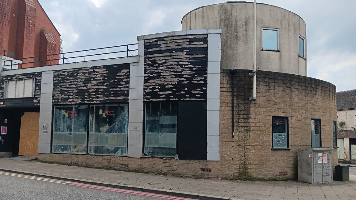 Former nightclub, Pall Mall, Hanley, on the corner of a street. It looks empty and unused