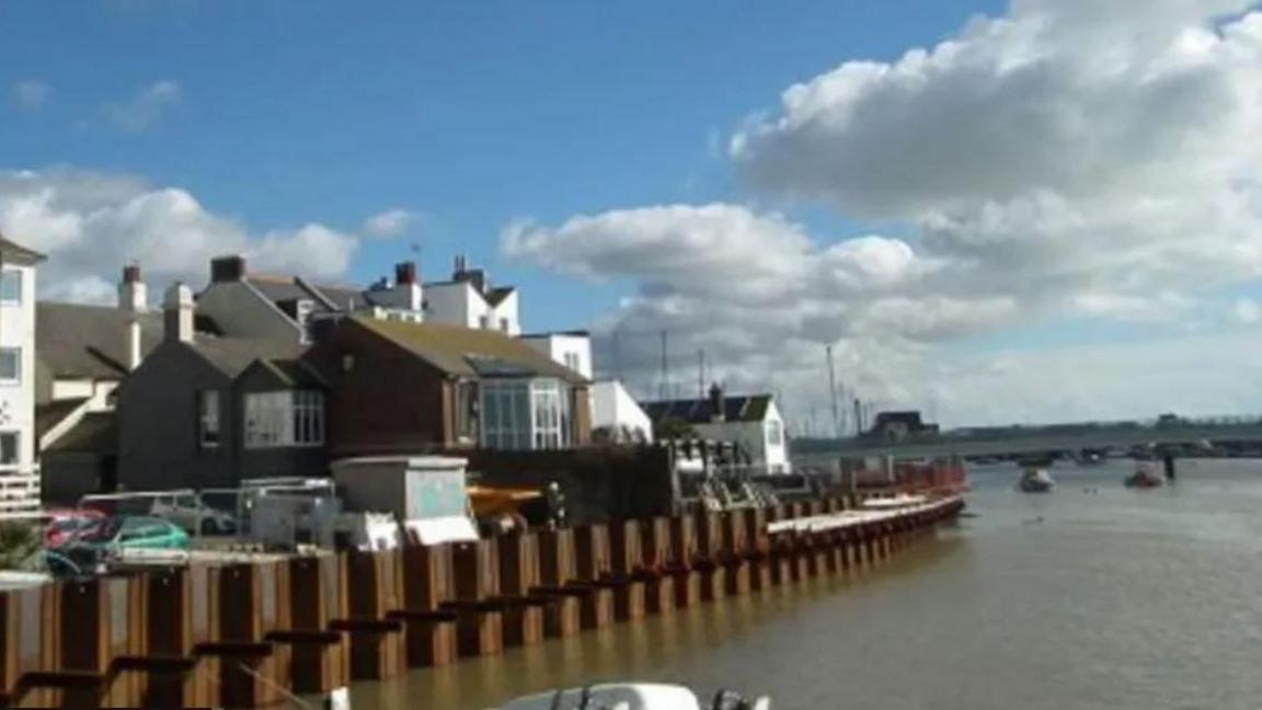 Shoreham flood defence scheme 