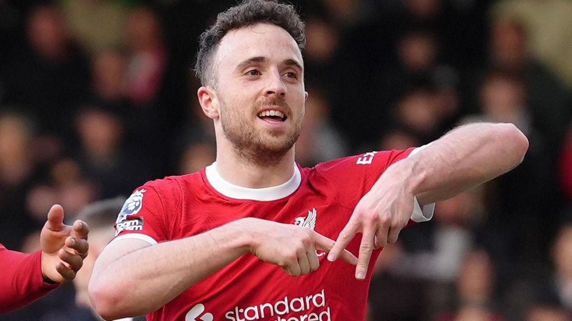 Liverpool news: Stephen Warnock says Diogo Jota is 'big loss' for Reds - BBC Sport