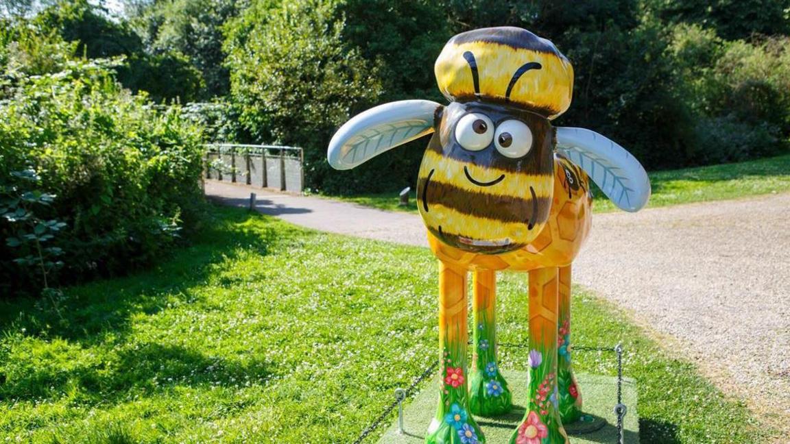 Shaun the Sheep statue in Maidstone 