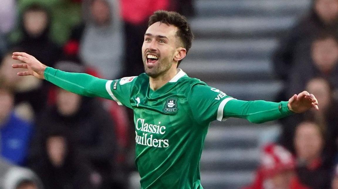 Ryan Hardie celebrates for Plymouth Argyle