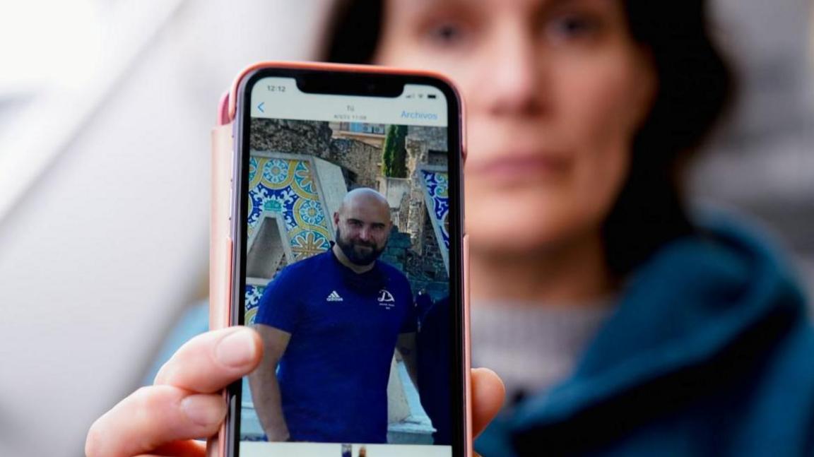 Pablo Gonzalez photo on phone belonging to his wife: Oihana Goiriena, wife of journalist Pablo Gonzalez, shows a picture of her husband on her phone