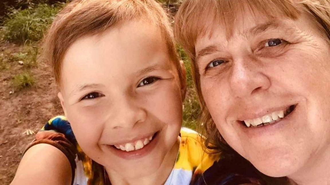 A young smiley girl, Jenny Thomson and her mother who is also smiling