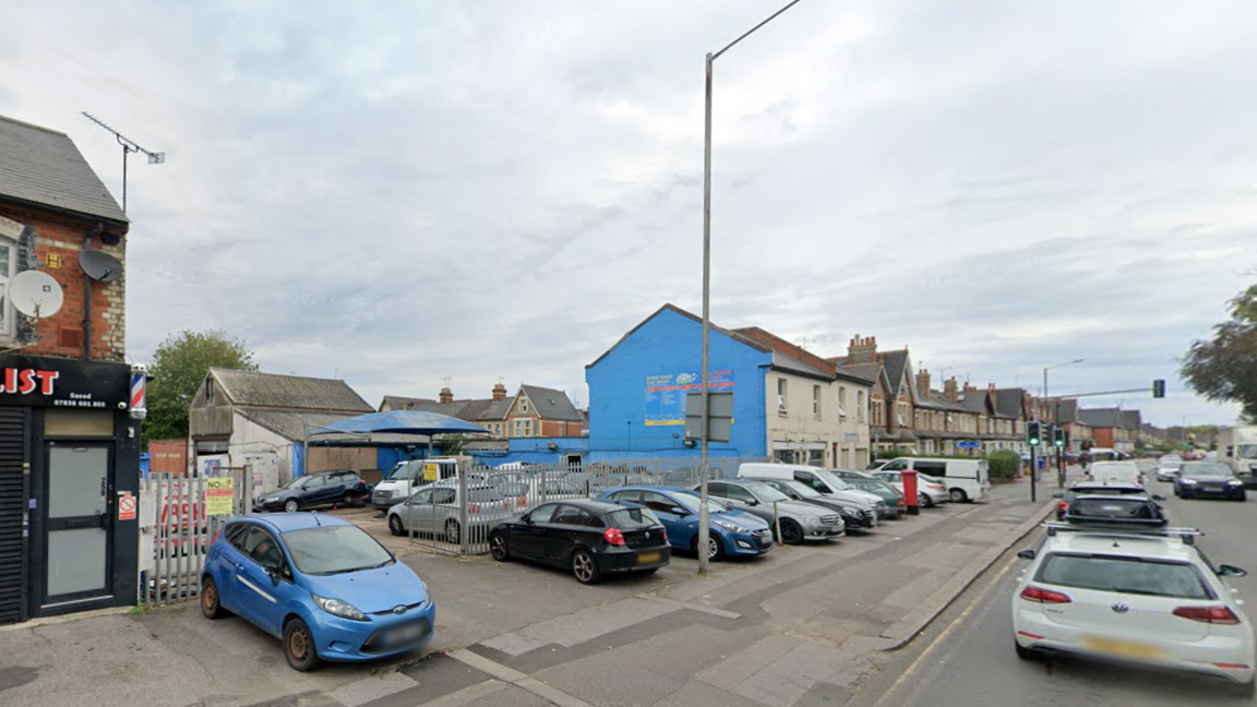 A Google screenshot of London Road, with the car wash pictured and a blue building on one side of it. Cars are parked outside the car wash and a set of traffic lights are pictured further down London Road 