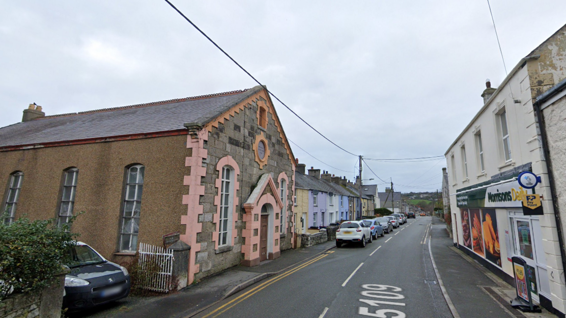 Capel Jerusalem a'r stryd fawr yn Llangoed