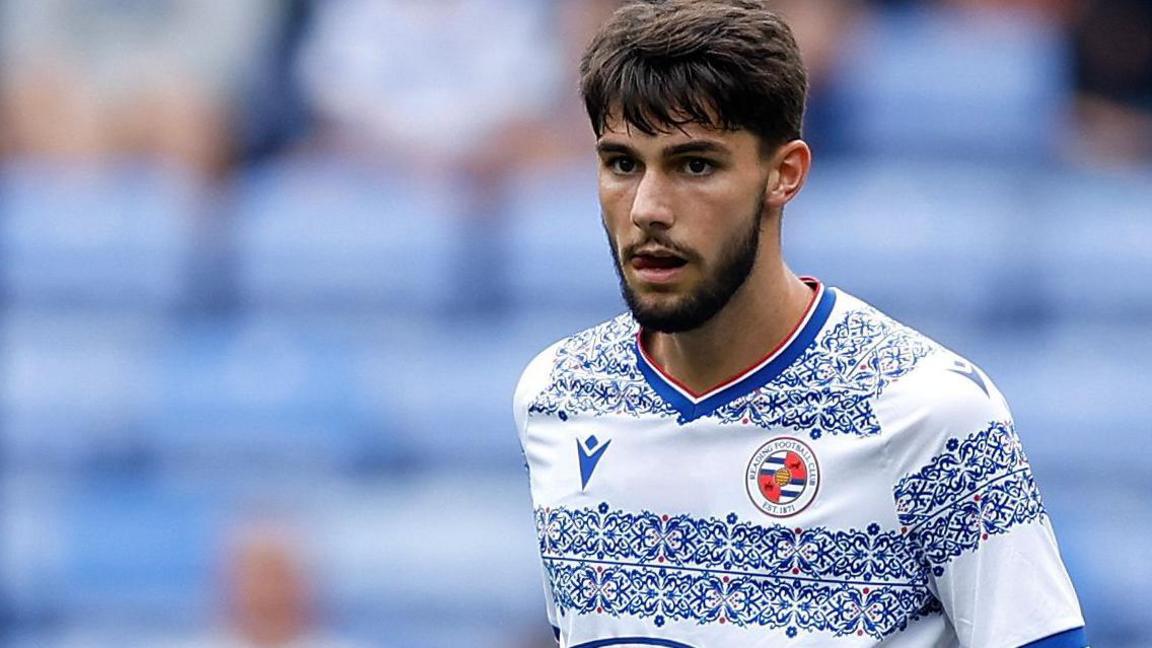 Finley Burns in action for Reading in a League One match