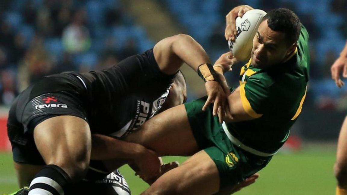 Justin O'Neill tries to score a try for Australia