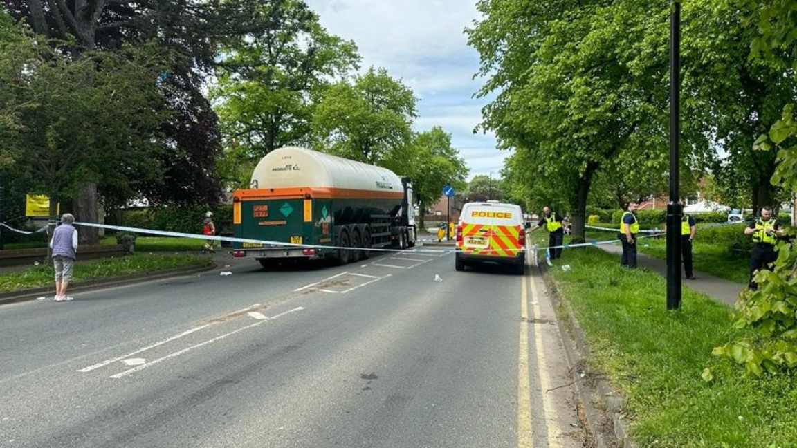 Cordon around on Stamfordham Road in Westerhope