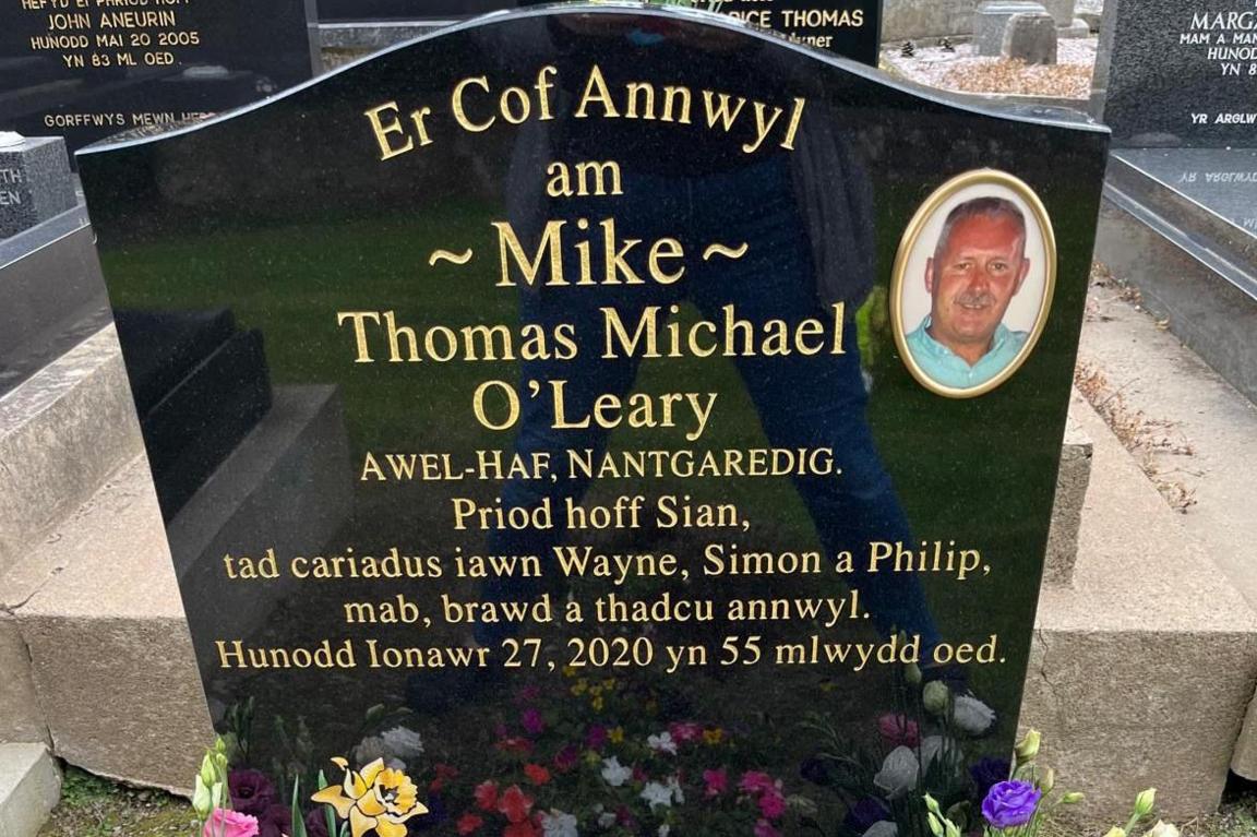 Bedd Mike O'Leary