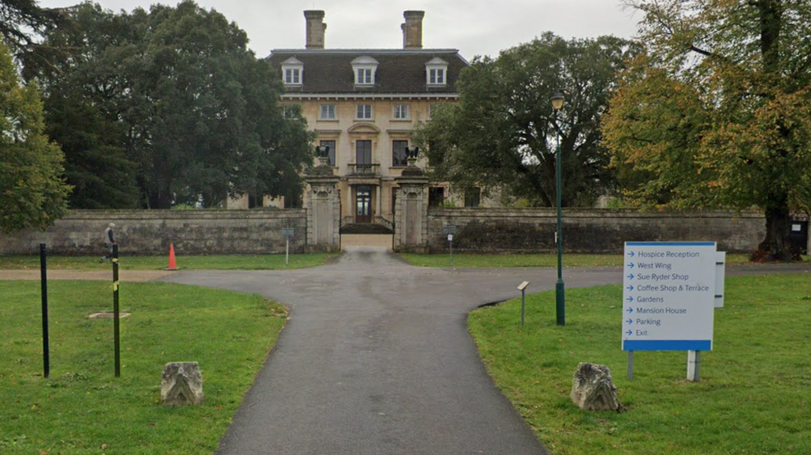 Thorpe Hall Hospice entrance 