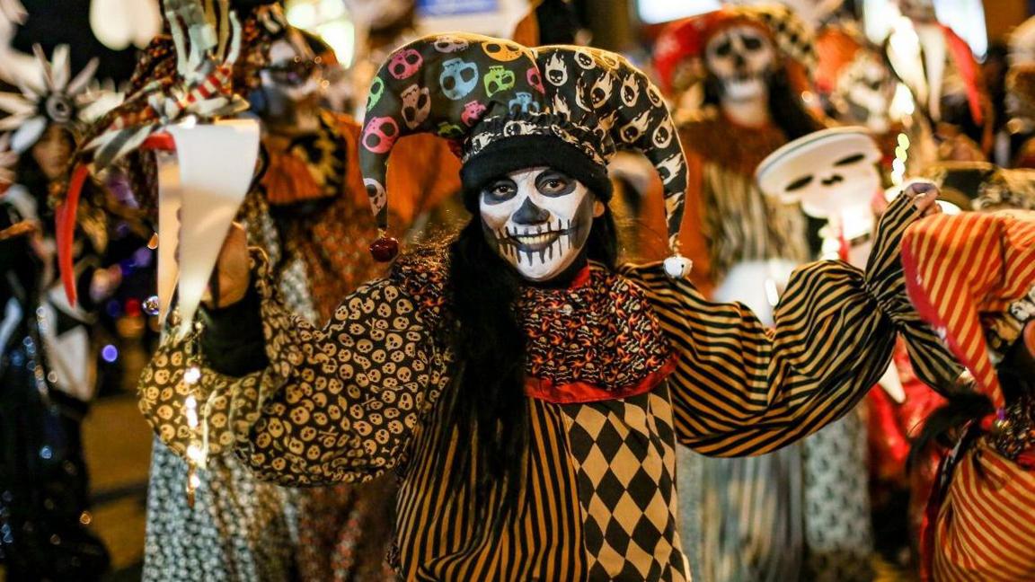 girls taking part in derry halloween parade