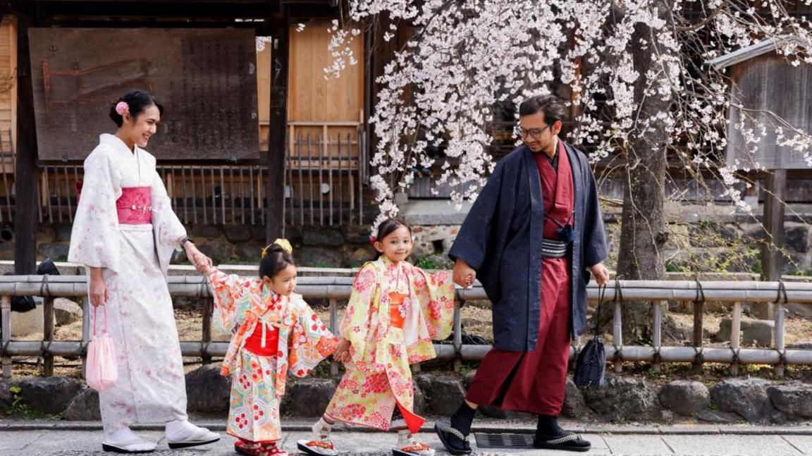 Across the regions of Japan people get together to celebrate when the trees flower. It’s a Japanese custom called ‘hanami’ or ‘flower viewing’. Areas around the trees are filled with families and friends picnicking and taking in the new season.