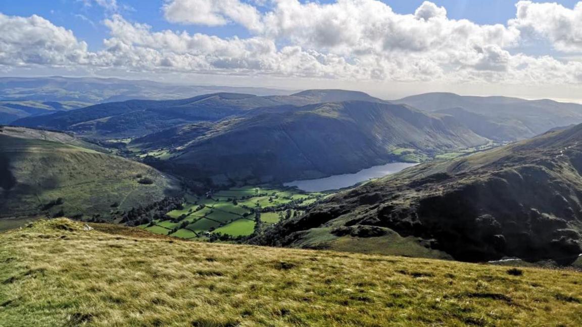 Tal-y-llyn o ochr Cader Idris