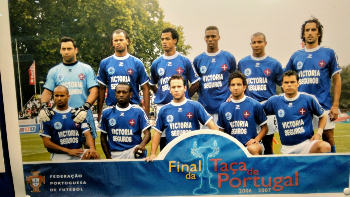 Ruben Amorim, front row second right, before the Portuguese cup final in 2007