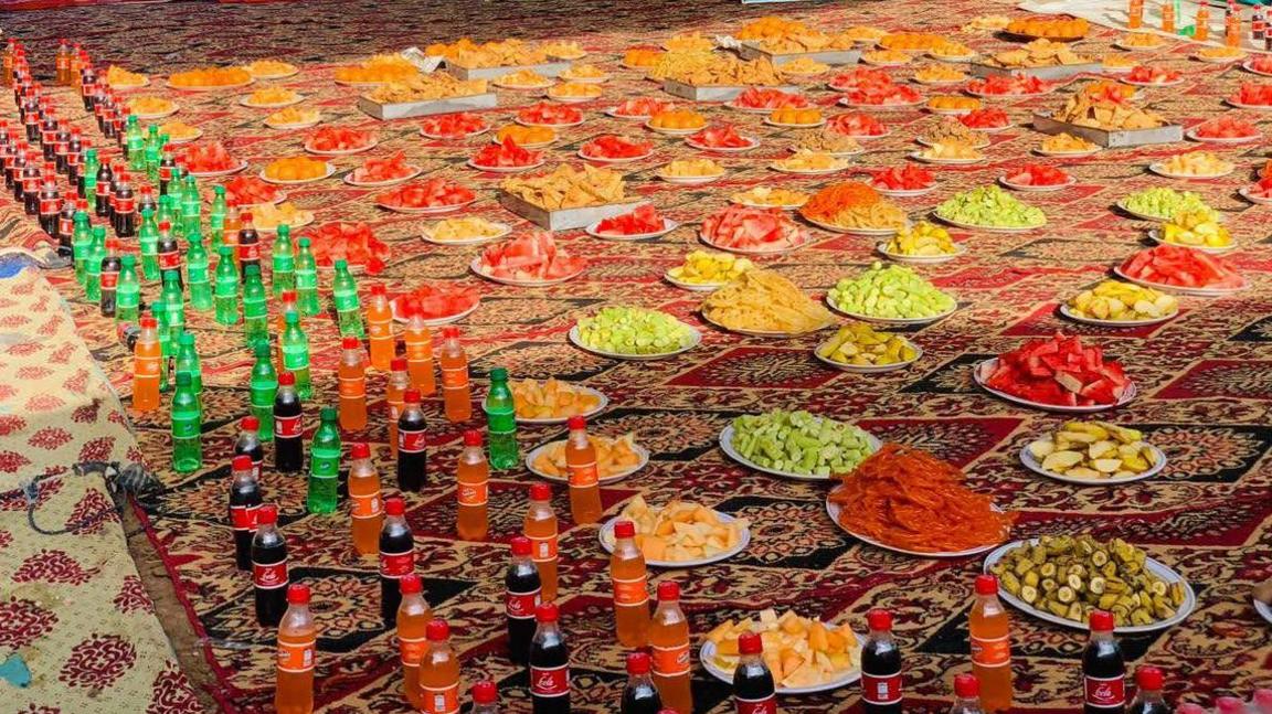 Food laid out for people in Pakistan 