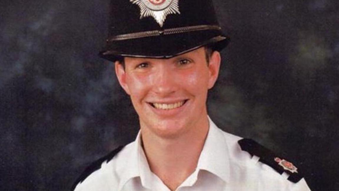 Gary Wright as a police officer