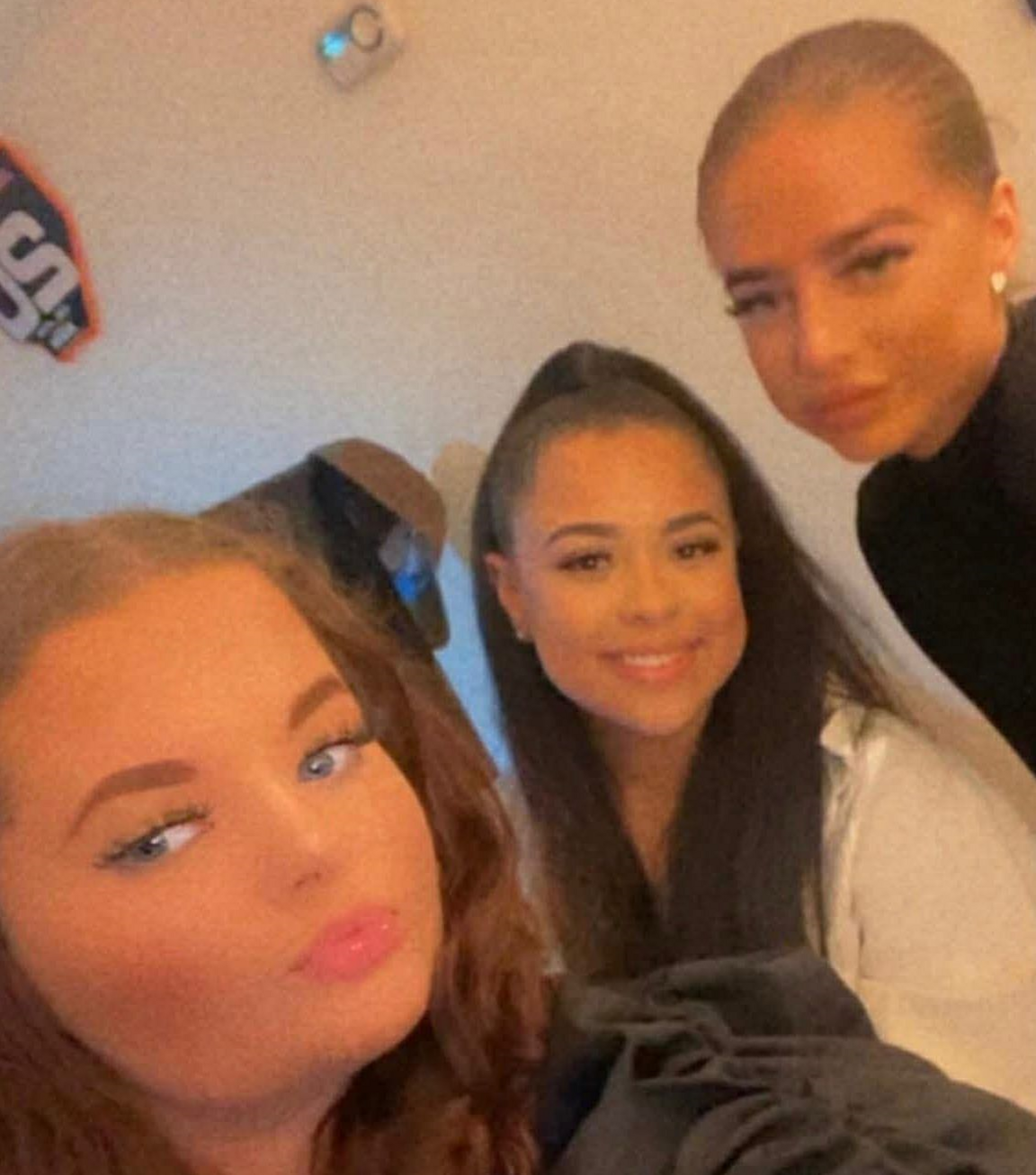 O'r chwith i'r dde - Sophie Russon, Eve Smith a Darcy Ross