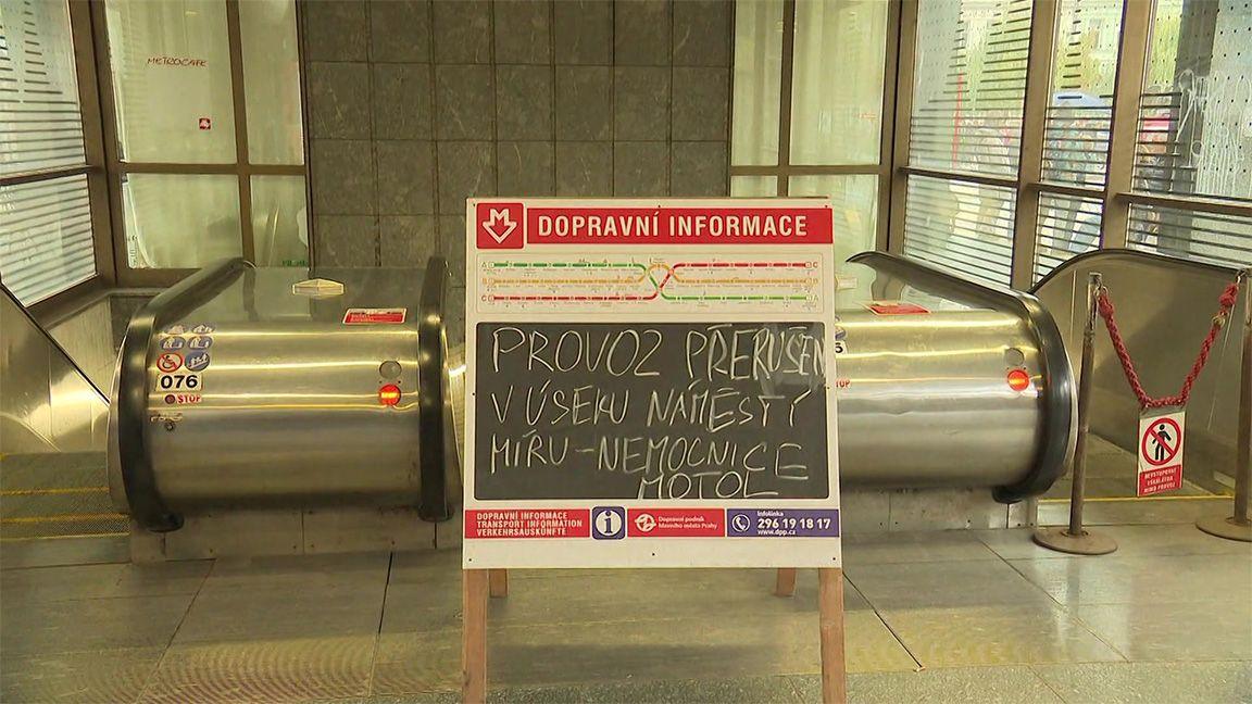 Clossed Metro sign