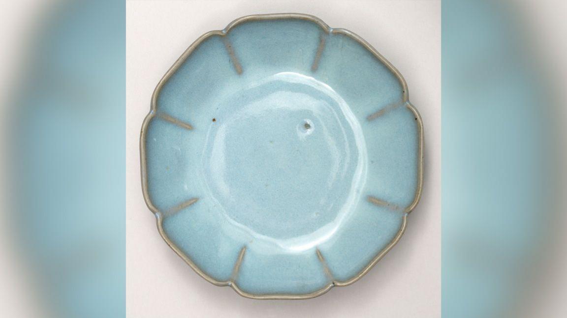 Blue plate with petal-like edges