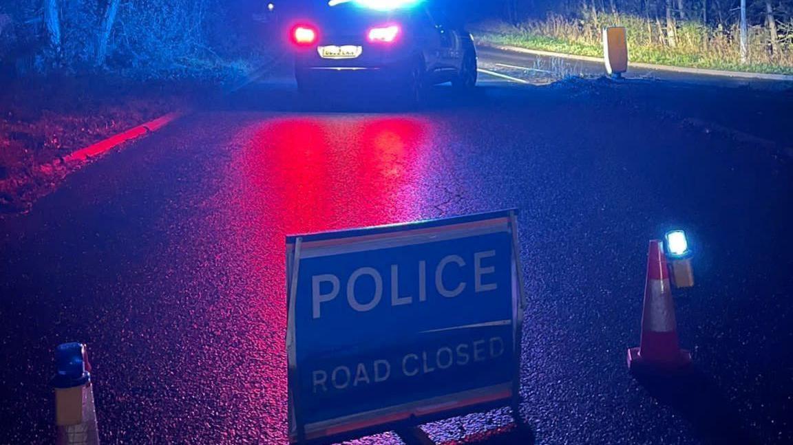 A421 closed with police sign