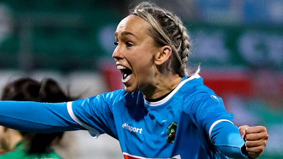 Stephanie Roche celebrates scoring a goal for Peamount United