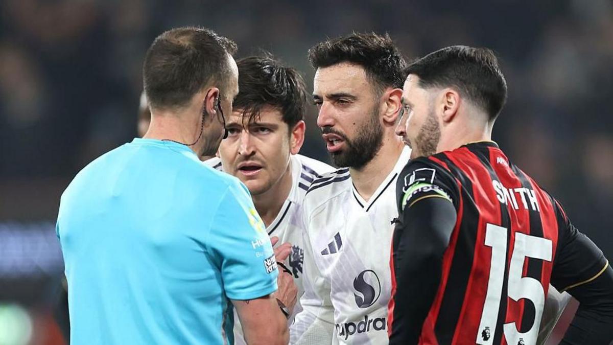 El Manchester United estalla contra el árbitro tras un polémico empate ante el Bournemouth