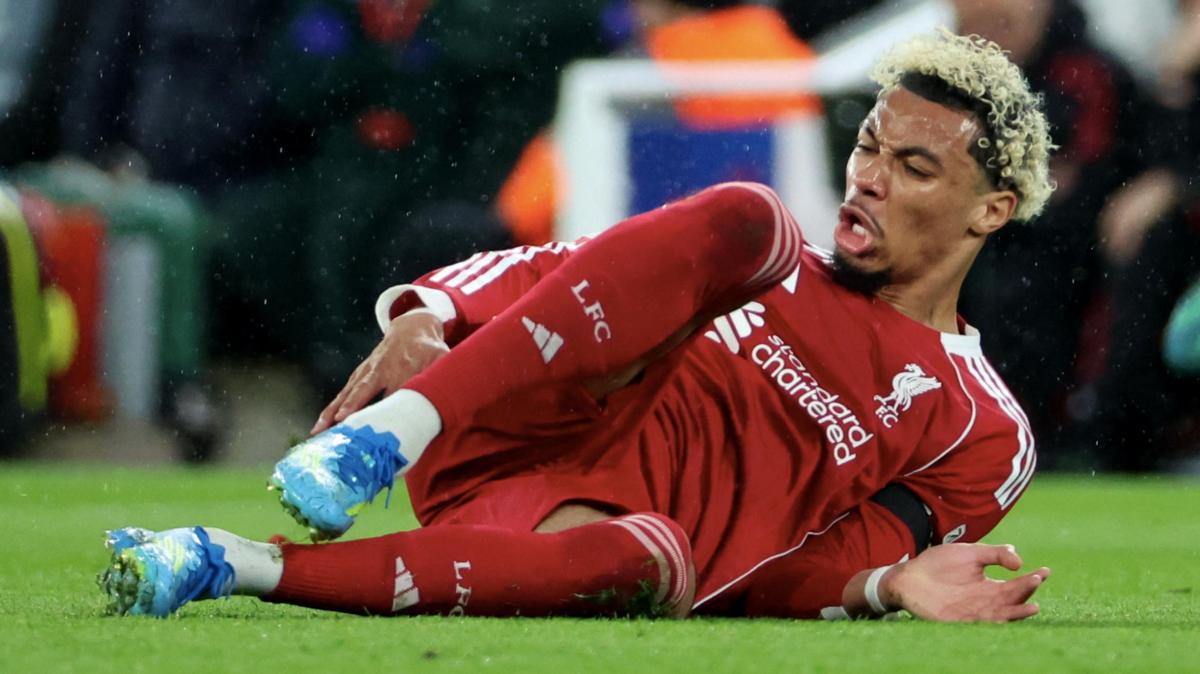 Liverpool teme una larga ausencia de Ekitike tras sufrir una grave lesión de tobillo ante el PSG