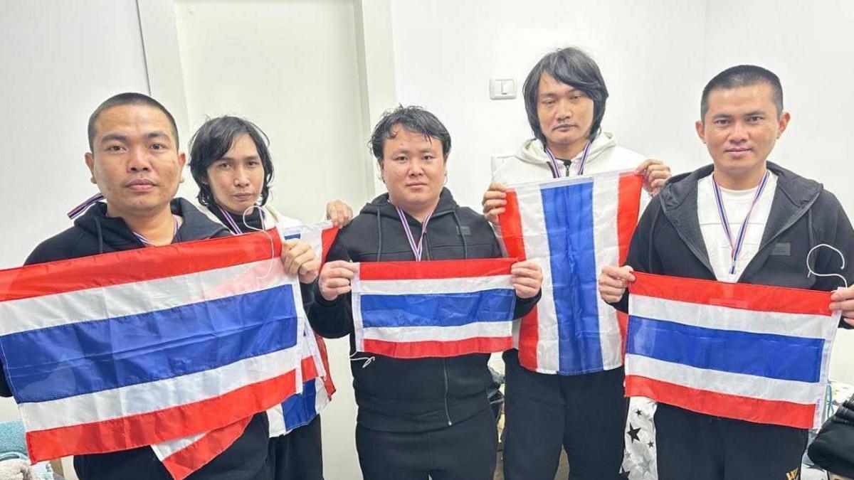 Released Thai hostages hold up Thai national flags in Israel (30 January 2025)