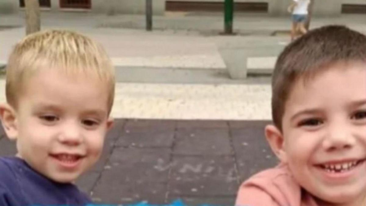 Rubén and Izan Matías, two young boys, are stood outside and are smiling at the camera. The photo only shows their heads and shoulders