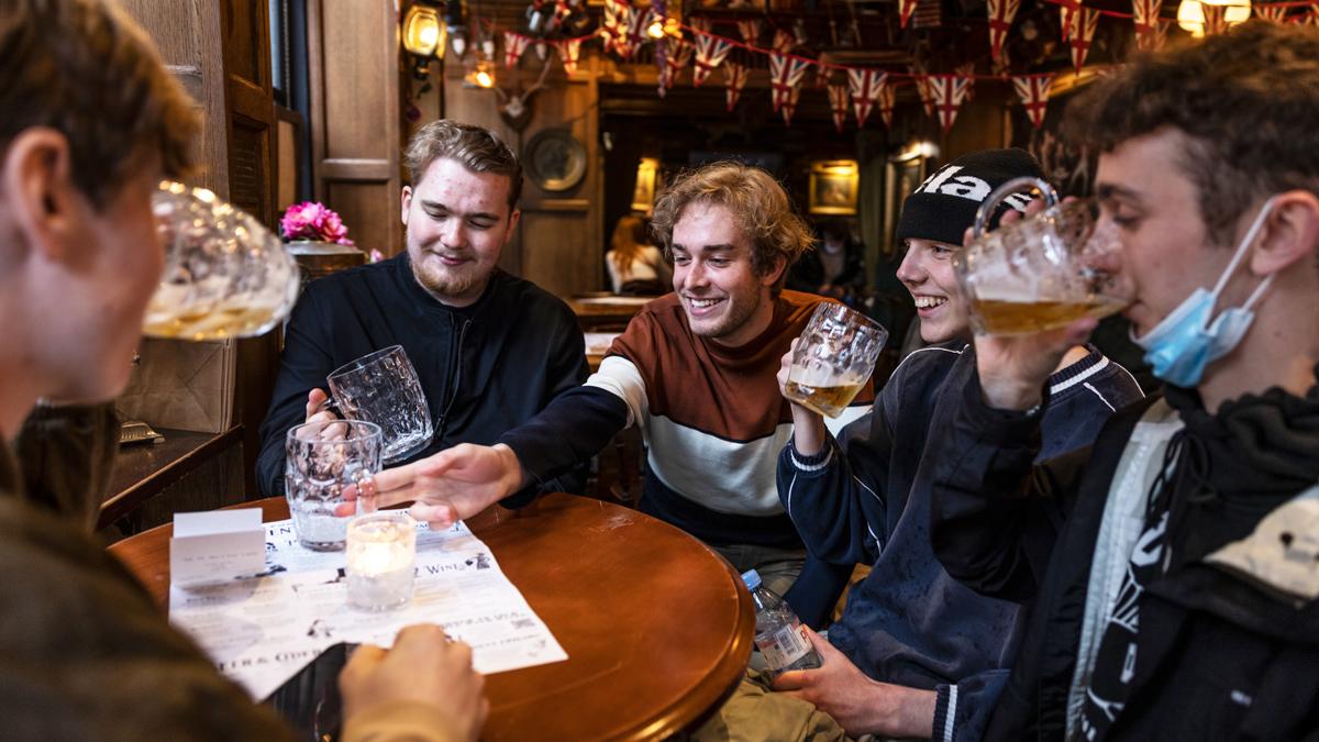 Friends in a pub