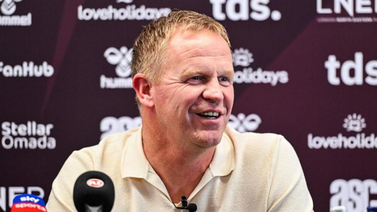 Vrancken, el nuevo entrenador del Hearts que promete desafiar al Celtic y al Rangers